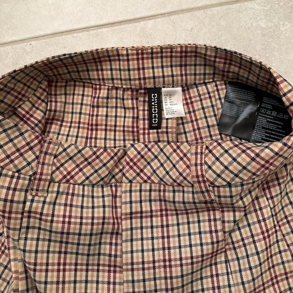 BROWN H&M PLAID SKIRT - Picture 3 of 3